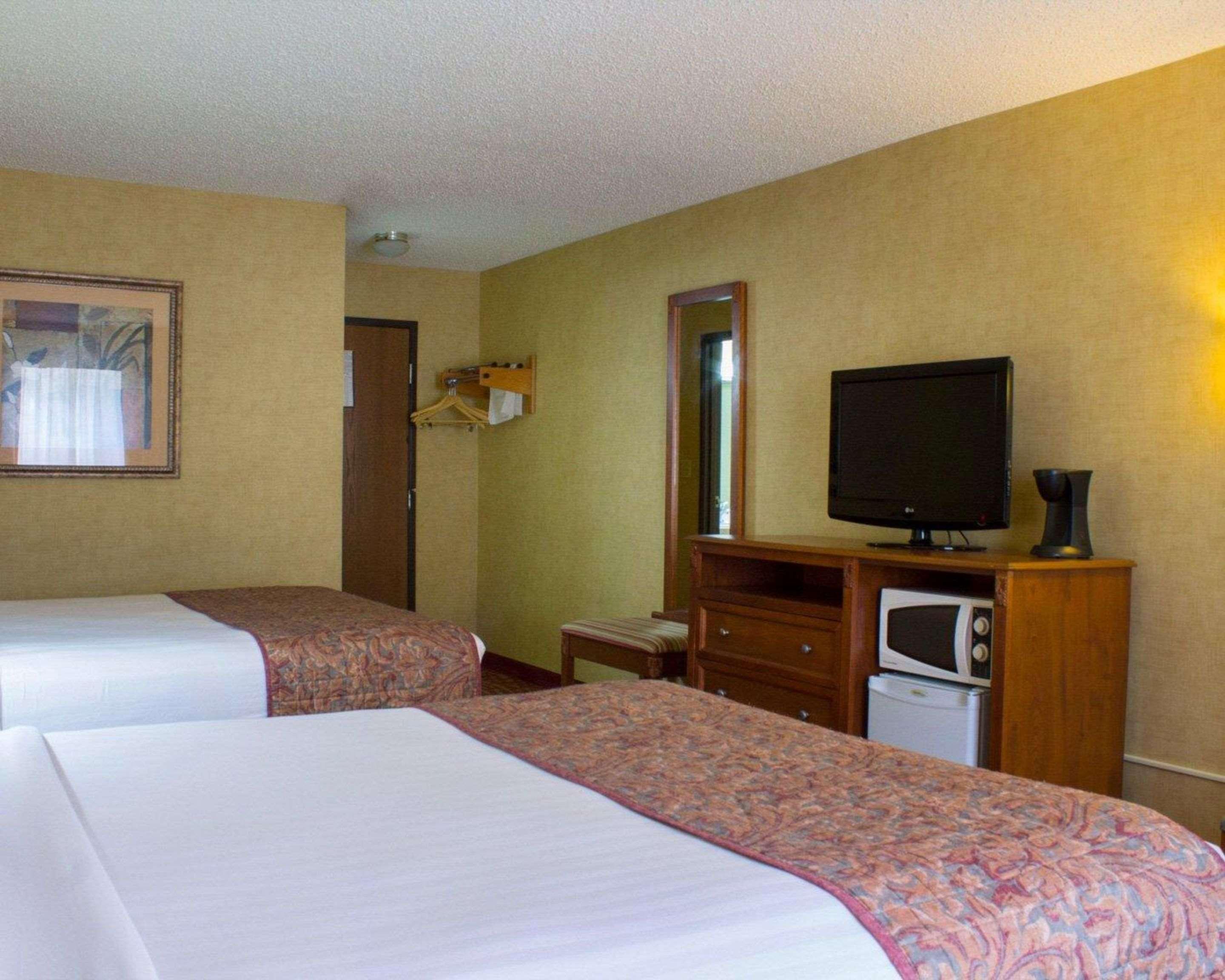 Rodeway Inn Columbia Mall Loop Grand Forks Esterno foto