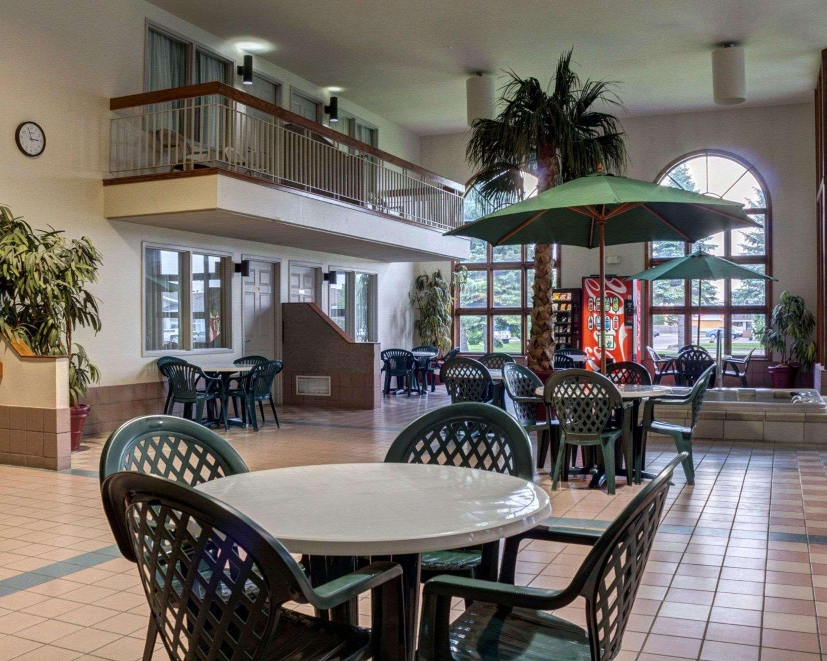 Rodeway Inn Columbia Mall Loop Grand Forks Esterno foto