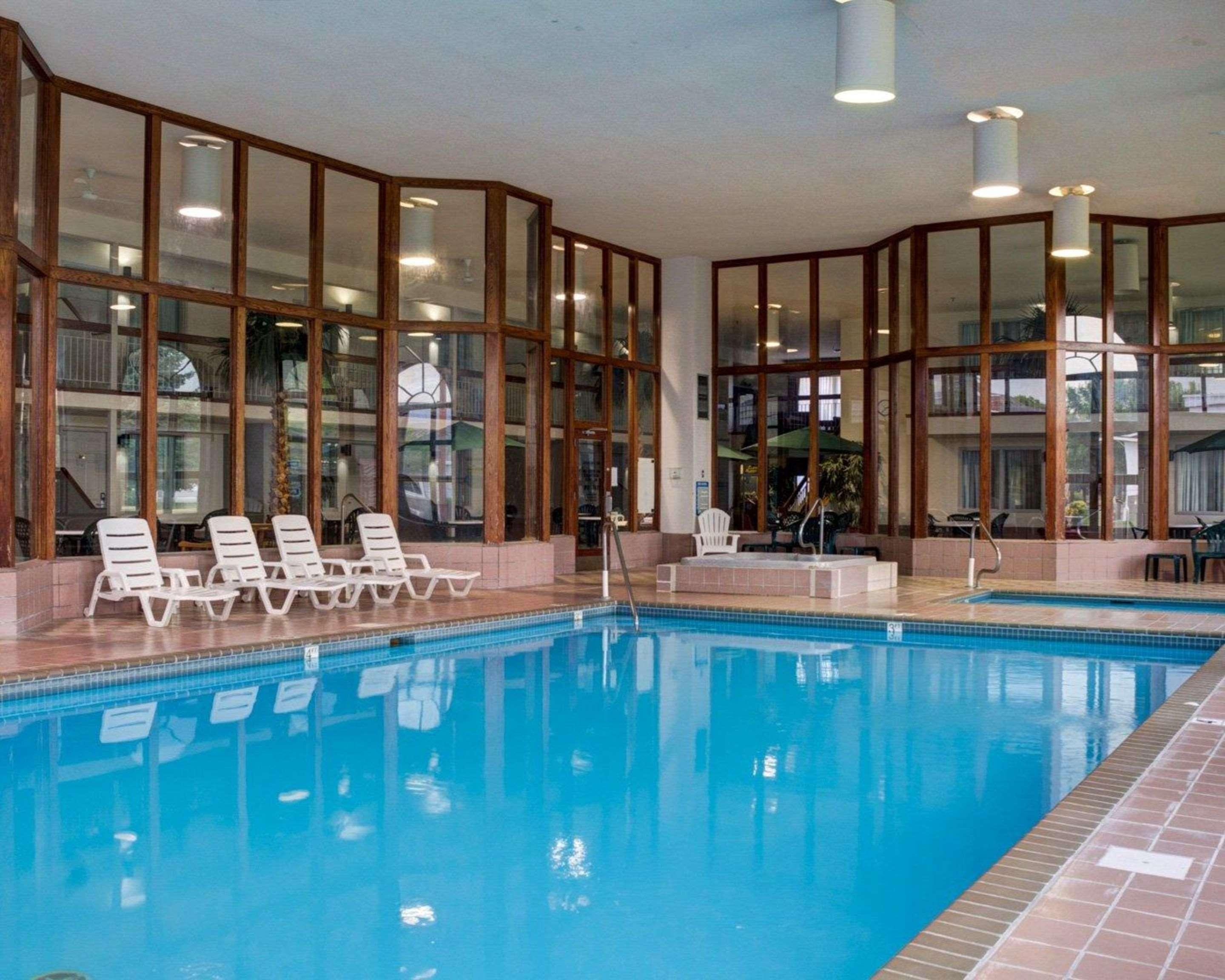 Rodeway Inn Columbia Mall Loop Grand Forks Esterno foto