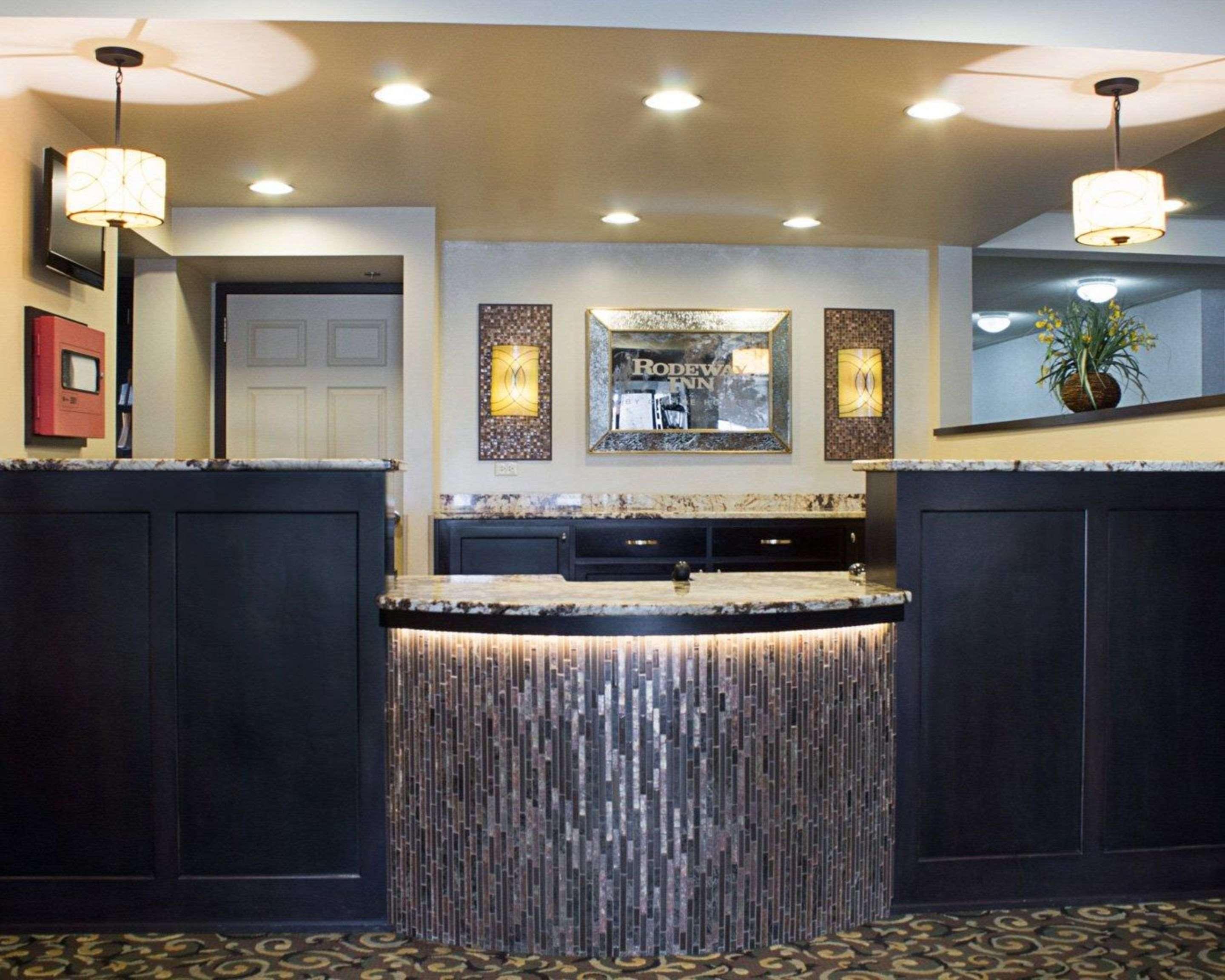 Rodeway Inn Columbia Mall Loop Grand Forks Esterno foto