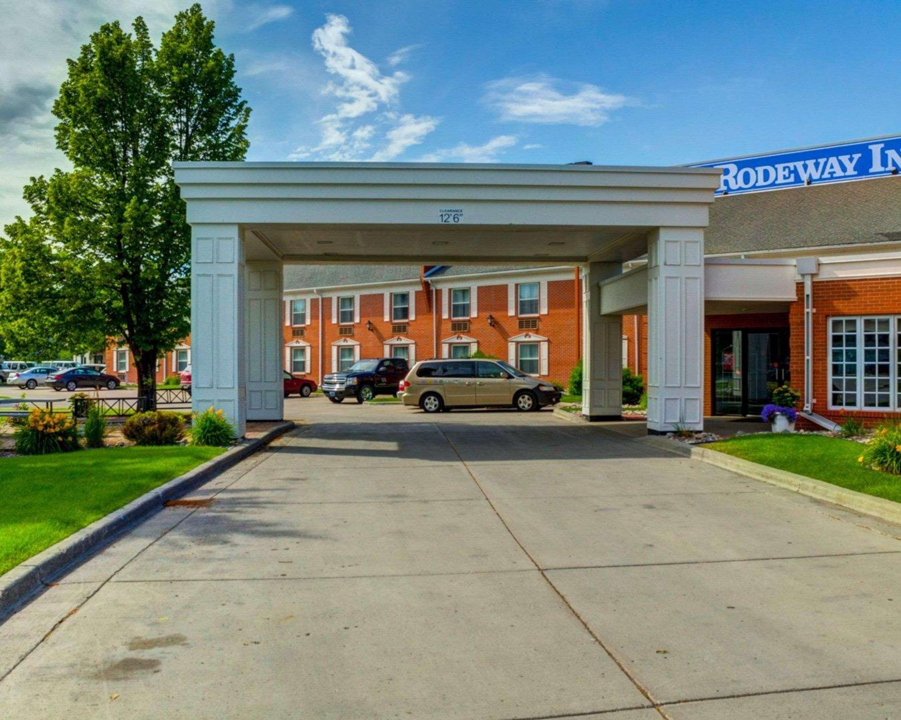 Rodeway Inn Columbia Mall Loop Grand Forks Esterno foto