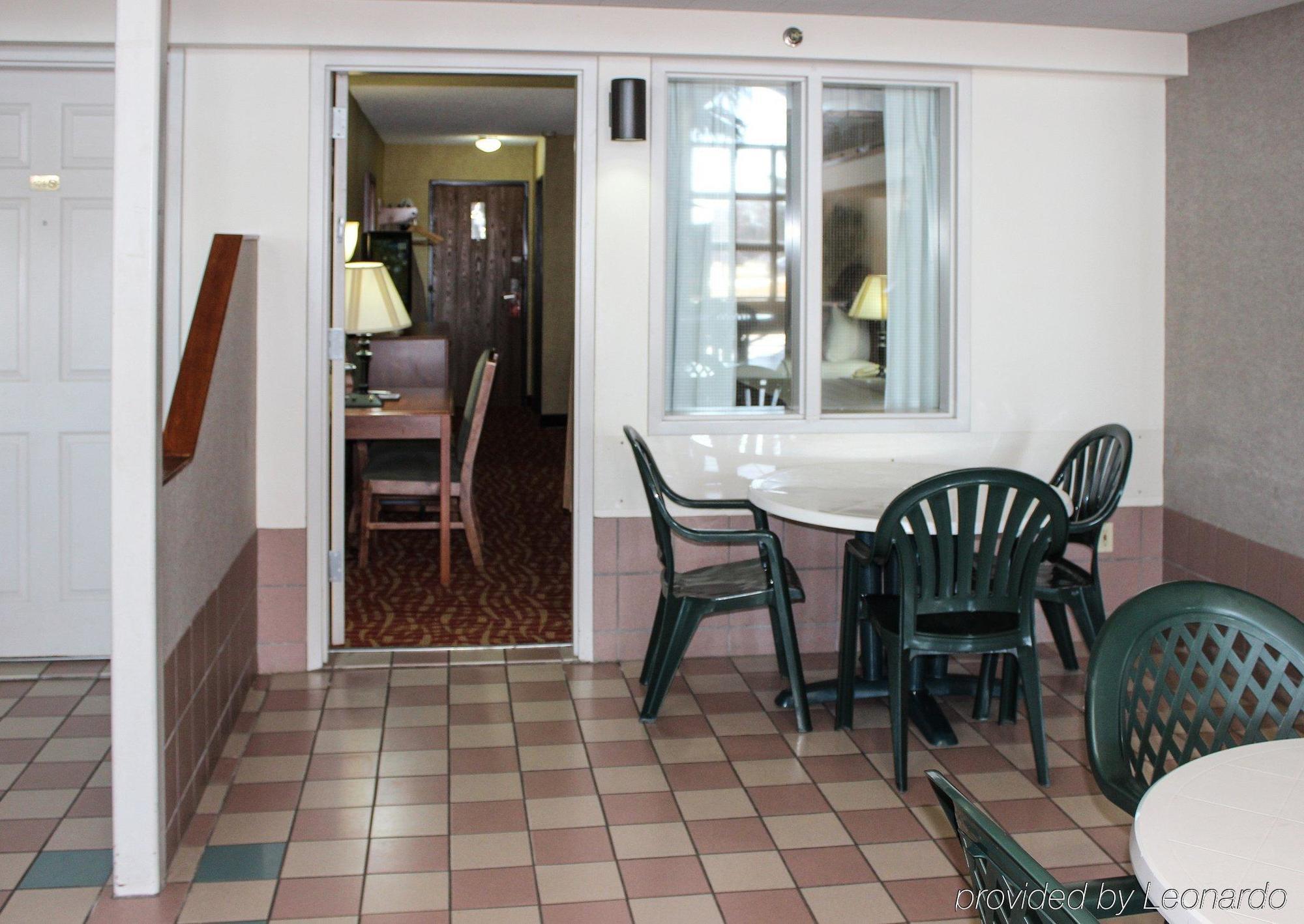 Rodeway Inn Columbia Mall Loop Grand Forks Esterno foto